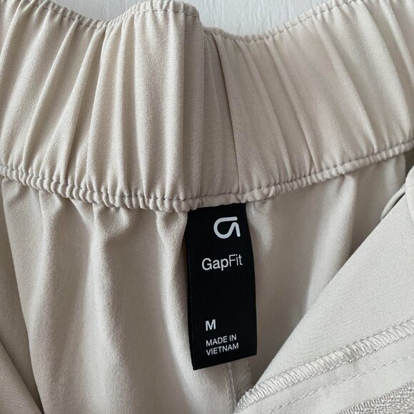 GapFit High Rise Runaround Cargo Joggers in Moonstone Beige Sz M - Picture 5 of 9